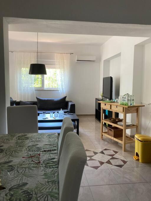 Apartment 3 Bedrooms Beautiful Comfortable In Rodos Town
